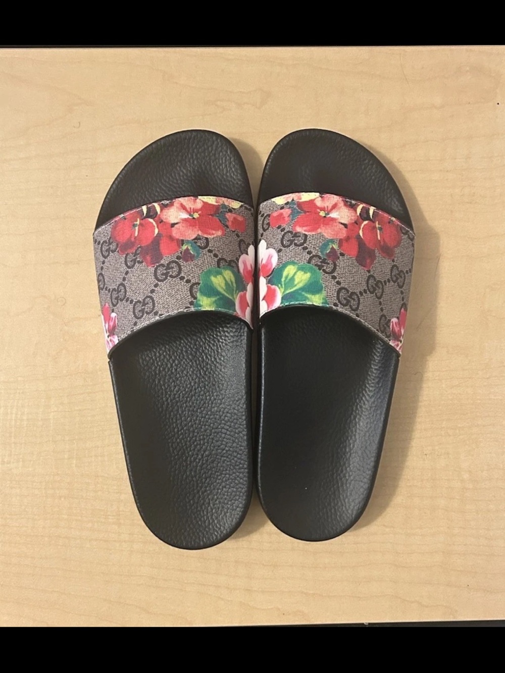 Gucci Blooms Supreme Floral
Slide Sandal 💐